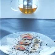 Kυδώνια και γυαλιστερές σε ζελέ από πράσινο τσάι και χαβιάρι από τον Ζαν Λουί Kαψαλάς 