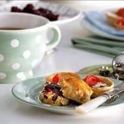 Ταρτούλες με κρεμμύδι και πελτέ ντομάτας 