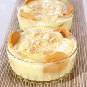 "Κούπα" μπανάνας με μπρι και φρούτα του δάσους 