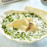 Μπακαλιάρος Ποσέ Σε Αρωματικό Ελαιόλαδο Με Μύδια Πρασοσέλινο Σε Σούπα Σελινόριζας (του Νίκου Μπούκη)