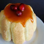 Εύκολο σεμιφρέντο* με μαρέγκες και καραμέλα 