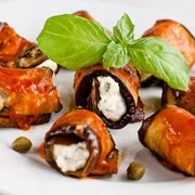 Ρολάκια μελιτζάνας με ξινομυζήθρα και γαύρο μαρινάτο