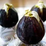 Φρέσκα σύκα γεμιστά με κρέμα μελιού