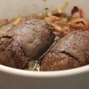 Ρολάκια μοσχαριού με τυρί στην κατσαρόλα