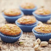 Muffins με μαρμελάδα πορτοκάλι και φιστίκι Αιγίνης