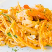 Σπαγγέτι με γαρίδες και σαφράν 