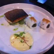 Λαβράκι με μάκι φτιαγμένο με βλήτα ξυδάτα και μπεαρνέζ από ντόπιο ξύδι (του Αθηναγόρα Κωστάκου)