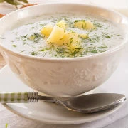 Παγωμένη σούπα ταρατόρι με αγγούρι και πεπόνι