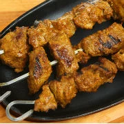 Μαρινάδα με γιαούρτι για αρνίσια σουβλάκια