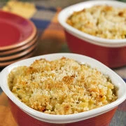 Ζυμαρικά γκρατέν με θαλασσινά και πολλά τυριά