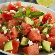 Καλοκαιρινή σαλάτα με καρπούζι, φέτα, αγγούρι και πλιγούρι 