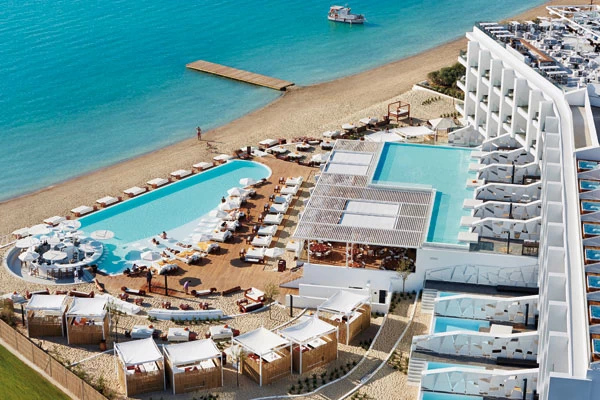 Tο «Nikki Beach Resort & Spa» κάνει το Πόρτο Χέλι hot προορισμό - εικόνα 1