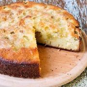 Αναποδογυρισμένο κέικ με σταφύλια και καραμέλα