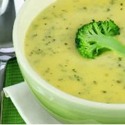 Σούπα βελουτέ μπρόκολου με κρέμα