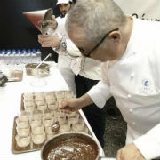 Σούπα με κάστανο, άγρια μανιτάρια, Βινσάντο, σιρόπι πικρής σοκολάτας με γλυκά μπαχαρικά και καπουτσίνο μαστίχας (του σεφ Νίκου Πουλιάση)