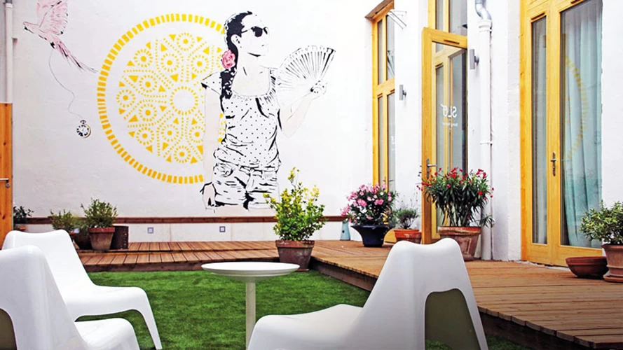 «Slo Living Hostel»: 
hostel νέας γενιάς με 100% εποχική κουζίνα στη Λιόν