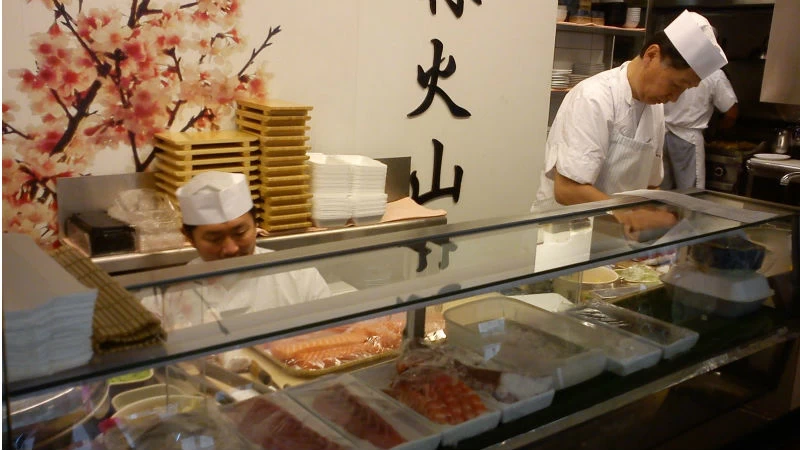 4 spots για προσιτό sushi τσιμπολόγημα - εικόνα 1