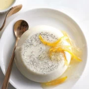 Πανακότα λεμόνι με τόπινγκ λεμονιού 