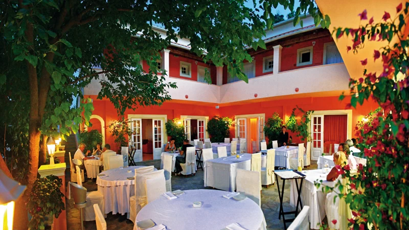 Χρυσοί Σκούφοι 2015: Αυτά είναι τα καλύτερα εστιατόρια της Ελλάδας - εικόνα 1
