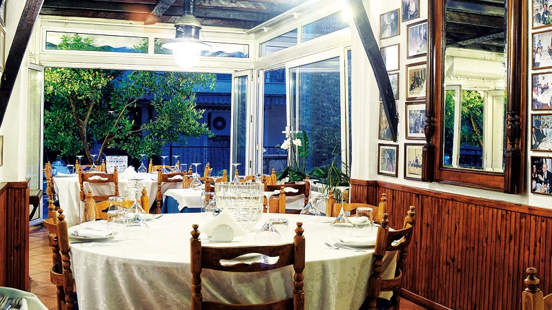 Χρυσοί Σκούφοι 2015: Αυτά είναι τα καλύτερα εστιατόρια της Ελλάδας - εικόνα 51