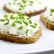 Δροσερό άλειμμα-ντιπ με φρέσκο τυρί