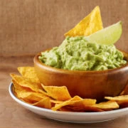 Ντιπ με αβοκάντο και φρέσκο τυρί σεβρ