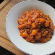 Πατάτες με ντομάτα και μαντζουράνα