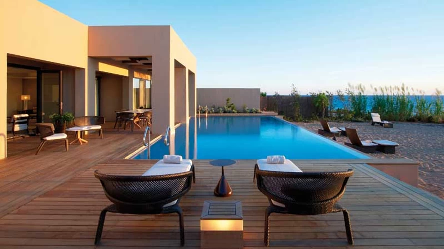 Η υπέροχη Ambassador Villa του «The Romanos, a Luxury Collection Resort». 