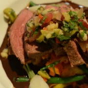 Αρνάκι εξοχικό με λαχανικά στη λαδόκολλα