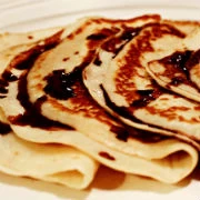 Κρέπες με γέμιση από τυρί και πετιμέζι