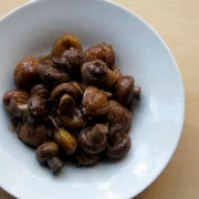 Μανιτάρια στιφάδο με κάστανα*