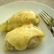 Λαχανοντολμάδες με ρύζι, κουκουνάρι και σταφίδες