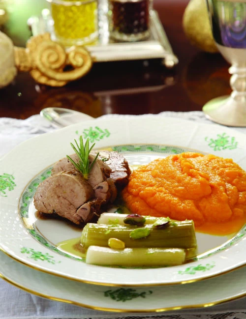 Καραμελωμένο Χοιρινό με Δεντρολίβανο με πουρέ Καρότου