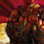 Πουτίγκα με ξερά φρούτα και σάλτσα από ρούμι