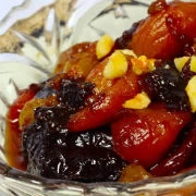 Σαλάτα με αβγοτάραχο, ξερά φρούτα και τσάι