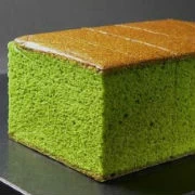 Πράσινο κέικ με μαϊντανό, μέντα και ελαιόλαδο