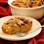 Πουτίγκα με τσουρέκι και σταφίδες