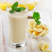 Smoothie με μέλι, μπανάνα και γιαούρτι