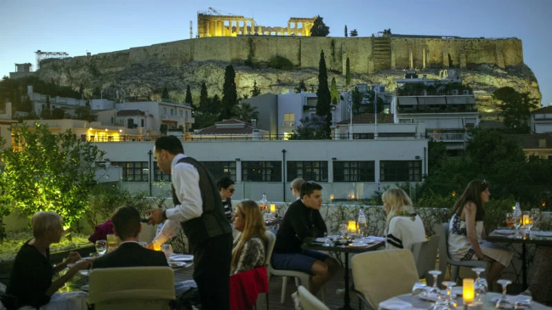 Point a Bar and Restaurant: ένα μοντέρνο roof garden που ακουμπά την Ακρόπολη - εικόνα 1