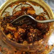 Τσάτνεϋ με αχλάδια, ξερά σύκα και φουντούκια 