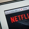Netflix: μεγάλα έσοδα, πολλοί συνδρομητές, ένα εμπόδιο