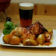 Κόκορας αλανιάρης με μπίρα στην κατσαρόλα