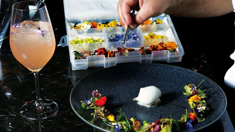 Cocktail & food pairing: 12 bar restaurants για νά αρχίσει το... match - εικόνα 11