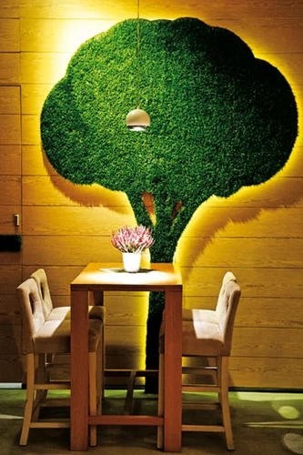 Από τα μακροβιότερα εστιατόρια της πόλης, ο «Βόσπορος» σερβίρει­ ελληνική κουζίνα στη «σκιά» artificial χλωρίδας!