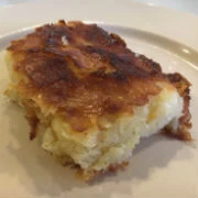 Πορτοκαλόπιτα με σπασμένα φύλλα και γιαούρτι 