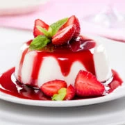 Pannacotta με σως φράουλας