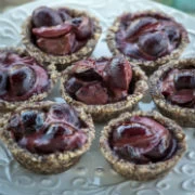 Ταρτάκια με κεράσια και φουντούκια