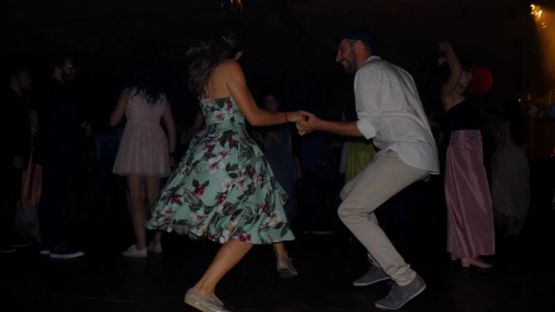 Φορέσαμε παπιγιόν και πήγαμε στο μεγαλύτερο prom night που έχει γίνει ποτέ στην πόλη (pics) - εικόνα 7