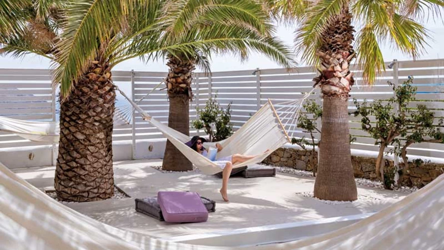 Απόλυτη χαλάρωση στη resting area του όμορφου ξενοδοχείου «Pietra e Mare» στο Καλό Λιβάδι.