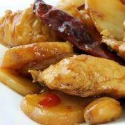 Κοτόπουλο με τζίντζερ και νεροκάστανα